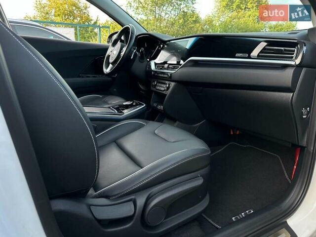 Білий Кіа Niro, об'ємом двигуна 0 л та пробігом 62 тис. км за 24400 $, фото 79 на Automoto.ua