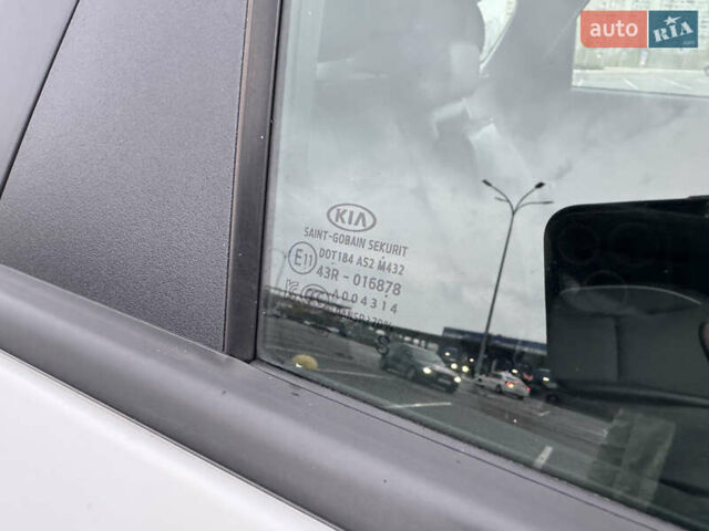 Киа Niro 2020 в Киеве на Automoto.ua Белый Киа Niro, объемом двигателя 0 л и пробегом 171 тыс. км за 18300 $, фото 58 на Automoto.ua