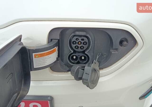 Білий Кіа Niro, об'ємом двигуна 0 л та пробігом 127 тис. км за 19999 $, фото 5 на Automoto.ua