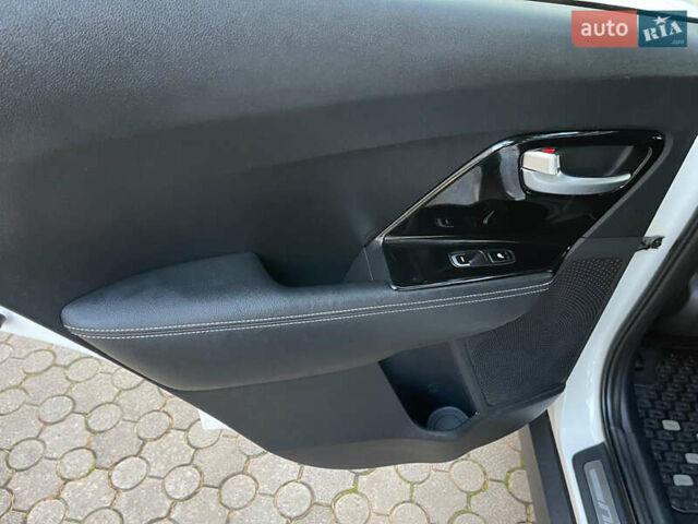 Киа Niro 2020 в Луцке на Automoto.ua Белый Киа Niro, объемом двигателя 0 л и пробегом 148 тыс. км за 19900 $, фото 8 на Automoto.ua