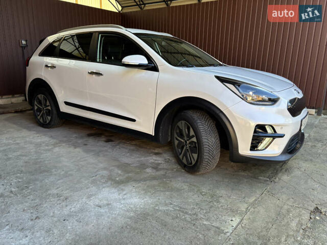 Белый Киа Niro, объемом двигателя 0 л и пробегом 117 тыс. км за 20066 $, фото 3 на Automoto.ua