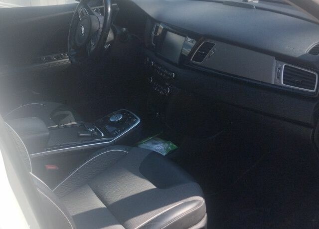 Белый Киа Niro, объемом двигателя 0 л и пробегом 130 тыс. км за 18600 $, фото 7 на Automoto.ua