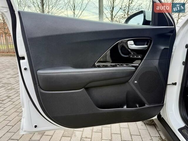 Білий Кіа Niro, об'ємом двигуна 0 л та пробігом 89 тис. км за 18950 $, фото 44 на Automoto.ua