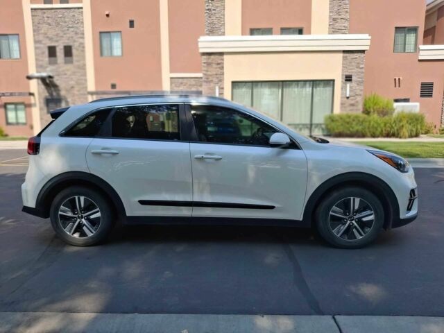 Білий Кіа Niro, об'ємом двигуна 1.6 л та пробігом 32 тис. км за 11300 $, фото 7 на Automoto.ua