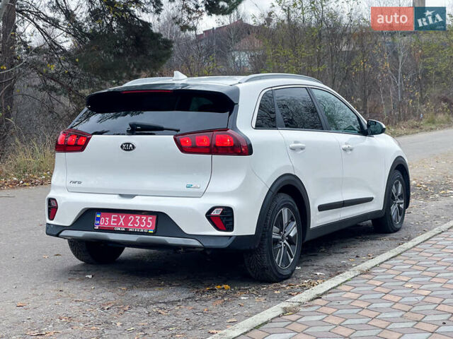 Білий Кіа Niro, об'ємом двигуна 1.6 л та пробігом 215 тис. км за 16800 $, фото 8 на Automoto.ua