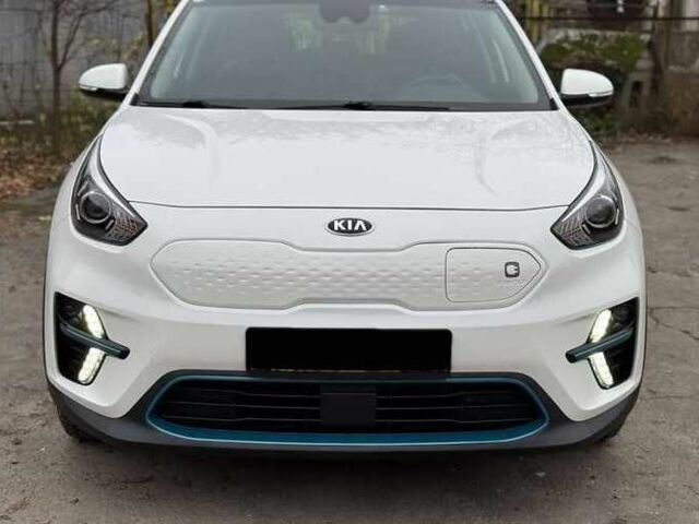 Белый Киа Niro, объемом двигателя 0 л и пробегом 146 тыс. км за 14000 $, фото 2 на Automoto.ua
