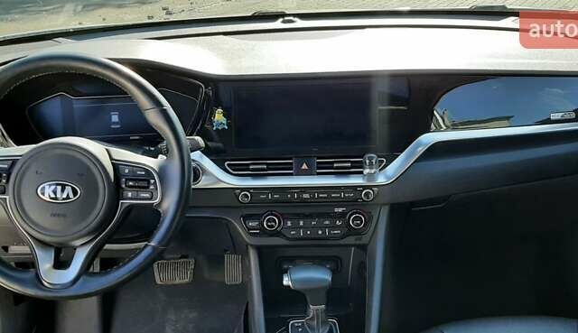 Белый Киа Niro, объемом двигателя 1.58 л и пробегом 64 тыс. км за 18900 $, фото 8 на Automoto.ua