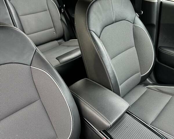 Білий Кіа Niro, об'ємом двигуна 0 л та пробігом 147 тис. км за 18800 $, фото 56 на Automoto.ua