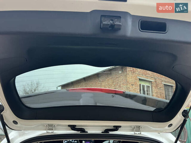Белый Киа Niro, объемом двигателя 0 л и пробегом 116 тыс. км за 21000 $, фото 17 на Automoto.ua