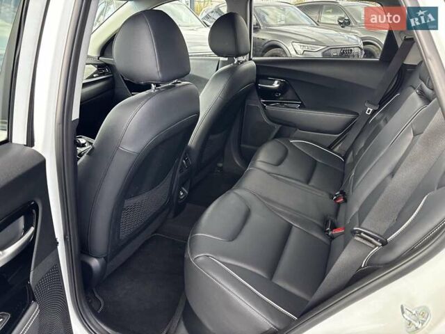 Киа Niro 2020 в Львове на Automoto.ua Белый Киа Niro, объемом двигателя 0 л и пробегом 95 тыс. км за 20450 $, фото 34 на Automoto.ua