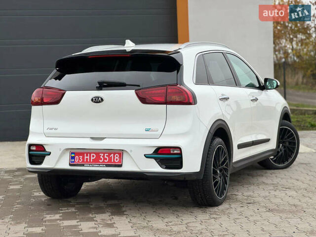 Киа Niro 2020 в Черкассах на Automoto.ua Белый Киа Niro, объемом двигателя 0 л и пробегом 84 тыс. км за 18800 $, фото 12 на Automoto.ua