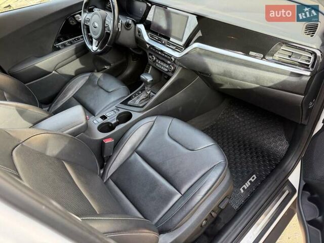 Белый Киа Niro, объемом двигателя 1.58 л и пробегом 200 тыс. км за 18600 $, фото 22 на Automoto.ua