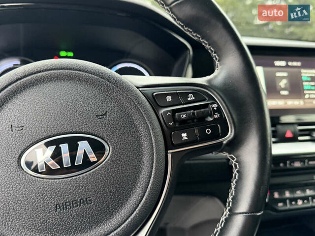 Білий Кіа Niro, об'ємом двигуна 0 л та пробігом 141 тис. км за 19499 $, фото 36 на Automoto.ua