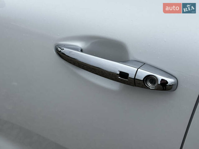 Білий Кіа Niro, об'ємом двигуна 0 л та пробігом 124 тис. км за 20400 $, фото 10 на Automoto.ua