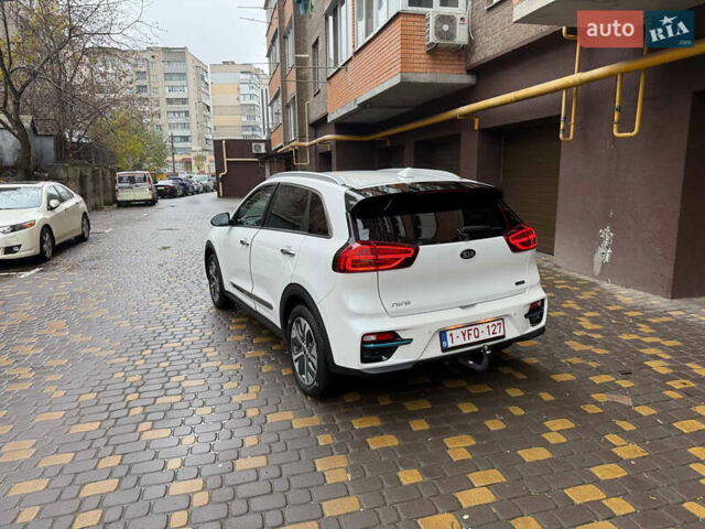 Белый Киа Niro, объемом двигателя 0 л и пробегом 152 тыс. км за 20400 $, фото 6 на Automoto.ua