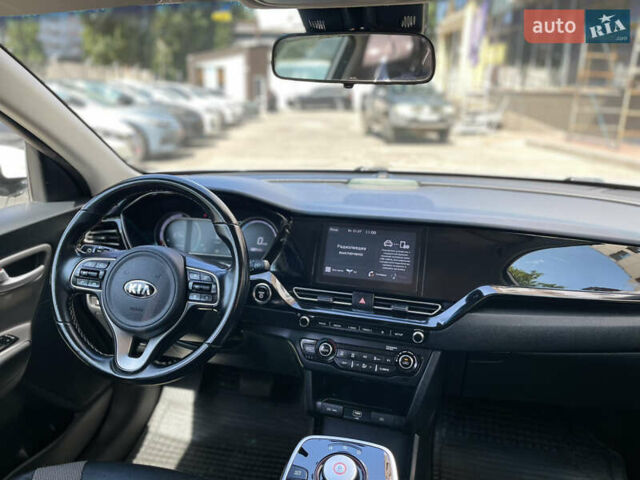 Белый Киа Niro, объемом двигателя 0 л и пробегом 70 тыс. км за 20499 $, фото 9 на Automoto.ua