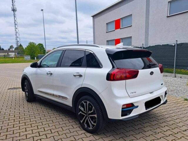 Киа Niro 2020 в Киеве на Automoto.ua Белый Киа Niro, объемом двигателя 0 л и пробегом 78 тыс. км за 11800 $, фото 2 на Automoto.ua