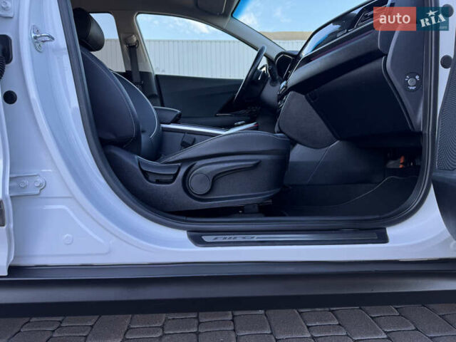 Киа Niro 2020 в Киеве на Automoto.ua Белый Киа Niro, объемом двигателя 0 л и пробегом 151 тыс. км за 19600 $, фото 39 на Automoto.ua