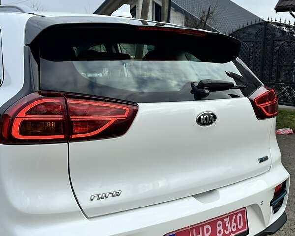 Білий Кіа Niro, об'ємом двигуна 0 л та пробігом 147 тис. км за 18800 $, фото 32 на Automoto.ua