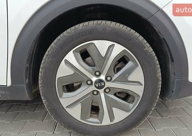 Білий Кіа Niro, об'ємом двигуна 0 л та пробігом 127 тис. км за 19999 $, фото 52 на Automoto.ua