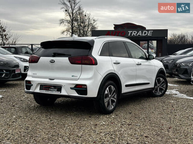 Білий Кіа Niro, об'ємом двигуна 0 л та пробігом 124 тис. км за 20400 $, фото 6 на Automoto.ua