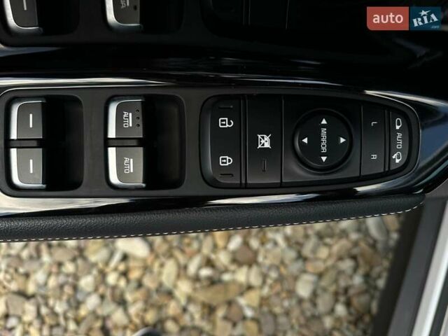 Білий Кіа Niro, об'ємом двигуна 0 л та пробігом 62 тис. км за 24400 $, фото 4 на Automoto.ua