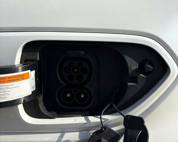 Белый Киа Niro, объемом двигателя 0 л и пробегом 140 тыс. км за 19450 $, фото 10 на Automoto.ua