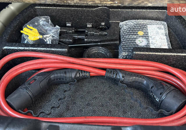 Белый Киа Niro, объемом двигателя 0 л и пробегом 126 тыс. км за 18400 $, фото 19 на Automoto.ua