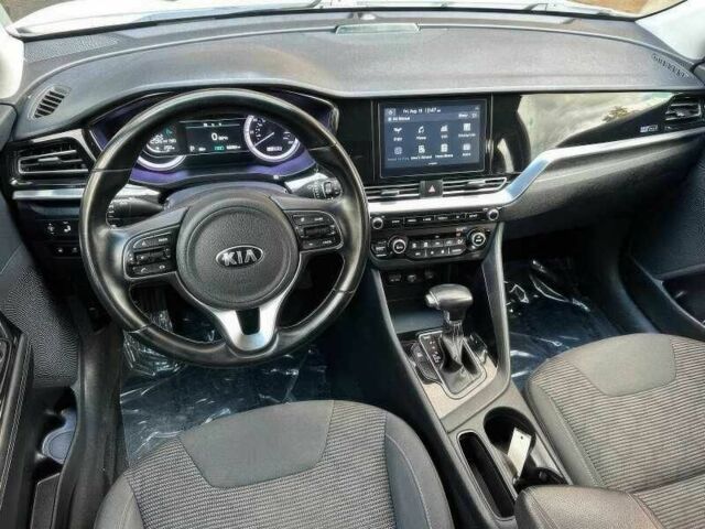 Белый Киа Niro, объемом двигателя 1.6 л и пробегом 65 тыс. км за 7100 $, фото 16 на Automoto.ua