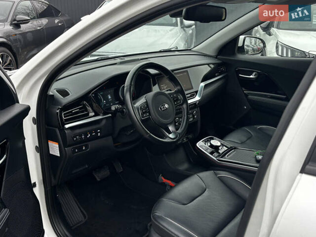 Білий Кіа Niro, об'ємом двигуна 0 л та пробігом 124 тис. км за 20400 $, фото 34 на Automoto.ua