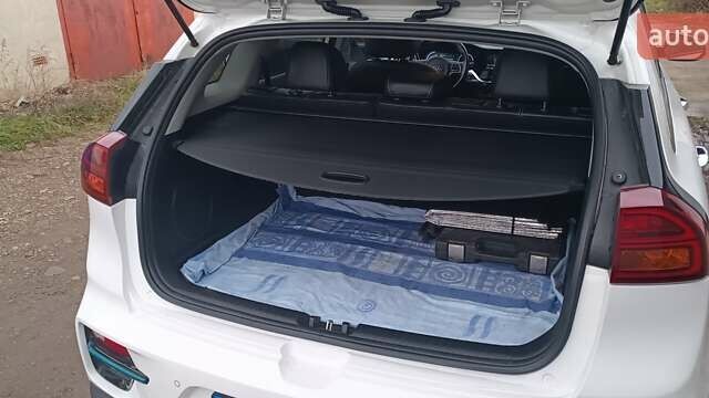 Белый Киа Niro, объемом двигателя 0 л и пробегом 144 тыс. км за 18800 $, фото 12 на Automoto.ua