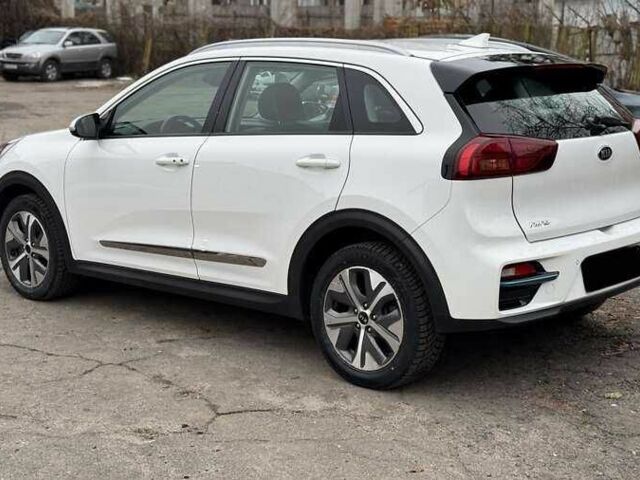 Белый Киа Niro, объемом двигателя 0 л и пробегом 146 тыс. км за 14000 $, фото 15 на Automoto.ua