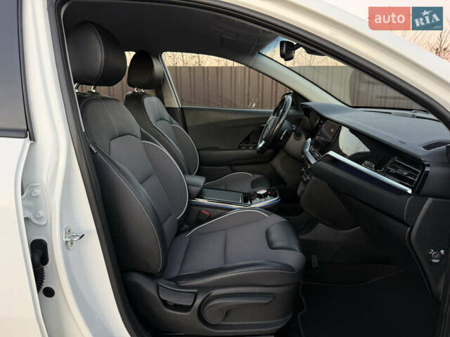 Белый Киа Niro, объемом двигателя 0 л и пробегом 114 тыс. км за 19350 $, фото 25 на Automoto.ua