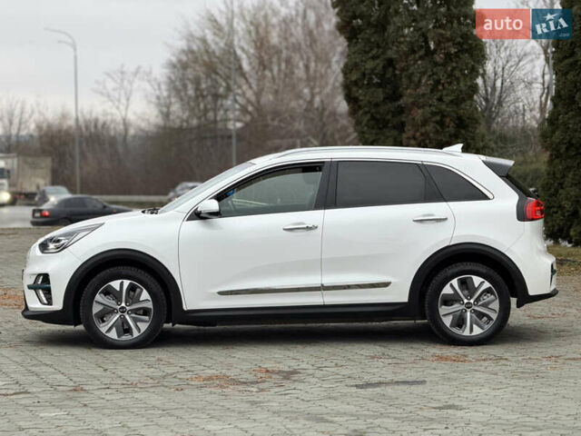 Білий Кіа Niro, об'ємом двигуна 0 л та пробігом 141 тис. км за 19499 $, фото 11 на Automoto.ua