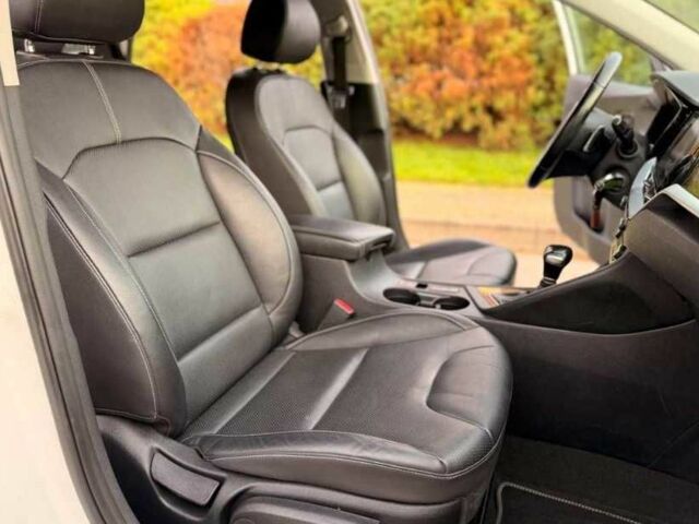 Белый Киа Niro, объемом двигателя 1.6 л и пробегом 148 тыс. км за 10000 $, фото 11 на Automoto.ua