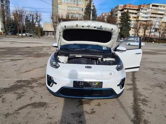 Білий Кіа Niro, об'ємом двигуна 0 л та пробігом 89 тис. км за 15000 $, фото 7 на Automoto.ua