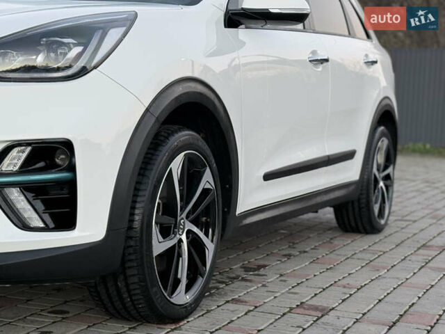 Белый Киа Niro, объемом двигателя 0 л и пробегом 130 тыс. км за 20999 $, фото 9 на Automoto.ua