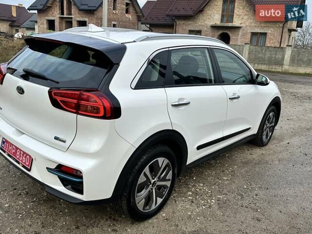 Білий Кіа Niro, об'ємом двигуна 0 л та пробігом 147 тис. км за 18800 $, фото 33 на Automoto.ua