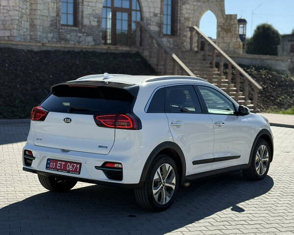 Белый Киа Niro, объемом двигателя 0 л и пробегом 115 тыс. км за 19600 $, фото 4 на Automoto.ua