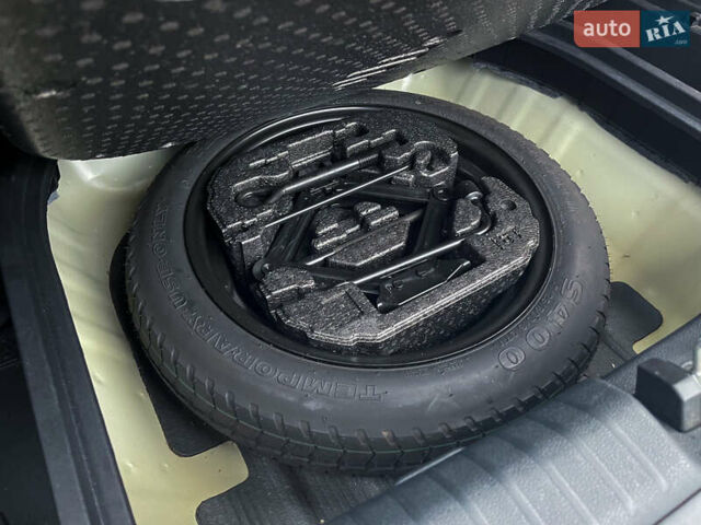 Білий Кіа Niro, об'ємом двигуна 1.6 л та пробігом 215 тис. км за 16800 $, фото 35 на Automoto.ua