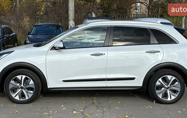 Белый Киа Niro, объемом двигателя 0 л и пробегом 140 тыс. км за 19450 $, фото 2 на Automoto.ua