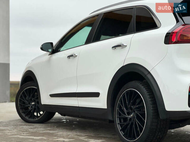 Киа Niro 2020 в Черкассах на Automoto.ua Белый Киа Niro, объемом двигателя 0 л и пробегом 84 тыс. км за 18800 $, фото 14 на Automoto.ua