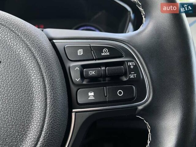 Білий Кіа Niro, об'ємом двигуна 0 л та пробігом 112 тис. км за 22900 $, фото 5 на Automoto.ua