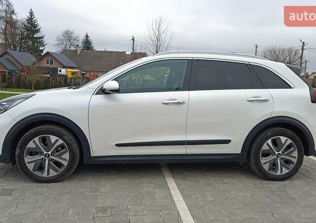Білий Кіа Niro, об'ємом двигуна 0 л та пробігом 127 тис. км за 19999 $, фото 3 на Automoto.ua