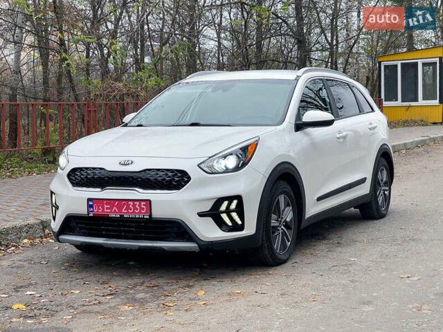 Білий Кіа Niro, об'ємом двигуна 1.6 л та пробігом 215 тис. км за 16800 $, фото 4 на Automoto.ua