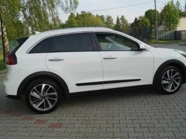 Белый Киа Niro, объемом двигателя 1.6 л и пробегом 98 тыс. км за 12400 $, фото 5 на Automoto.ua