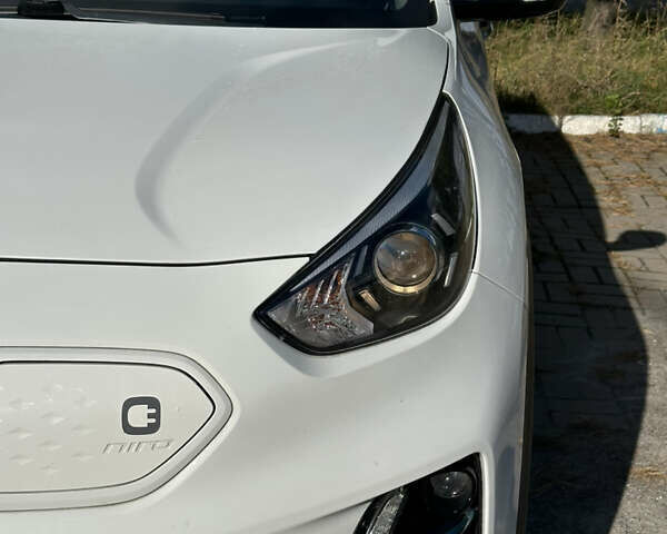 Киа Niro 2020 в Львове на Automoto.ua Белый Киа Niro, объемом двигателя 0 л и пробегом 129 тыс. км за 18350 $, фото 8 на Automoto.ua
