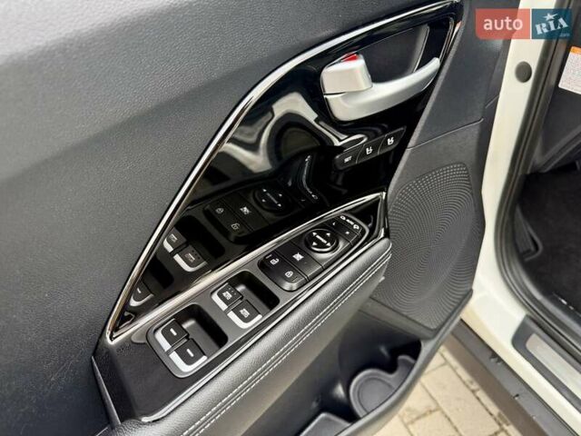 Білий Кіа Niro, об'ємом двигуна 0 л та пробігом 89 тис. км за 18950 $, фото 45 на Automoto.ua