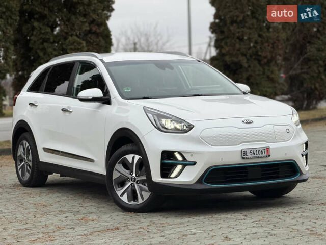 Білий Кіа Niro, об'ємом двигуна 0 л та пробігом 141 тис. км за 19499 $, фото 5 на Automoto.ua