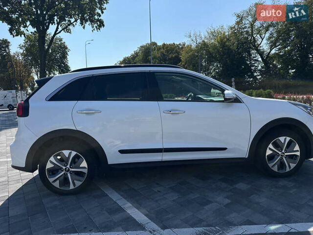 Белый Киа Niro, объемом двигателя 0 л и пробегом 103 тыс. км за 21000 $, фото 8 на Automoto.ua